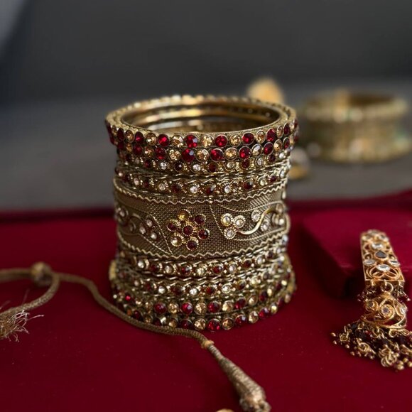 Bridal Costume Jewelry Set – Choker, Earrings & Bangles - Picture 9 of 9